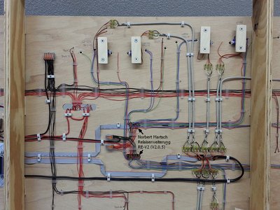 MTTM-Servomodul mit Norbert Martsch Relaiserweiterung_Verkabelung.jpg